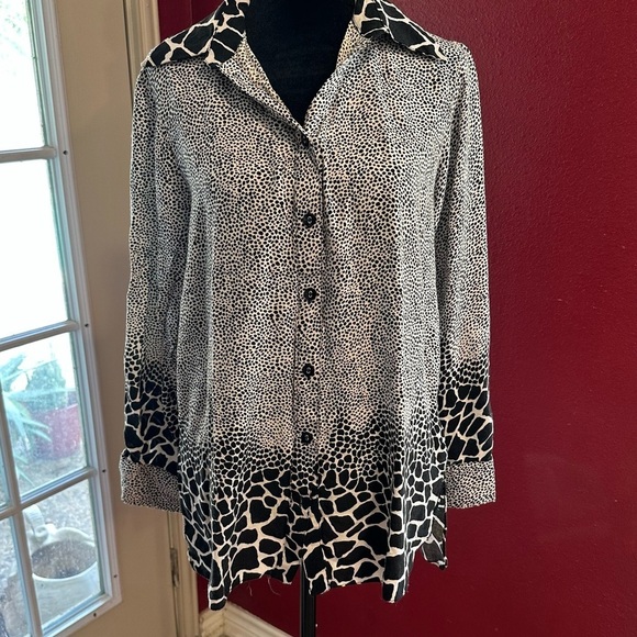 Mischa Tops - Mishca Women’s Black White Animal Print Button Front Rayon Blouse Top L